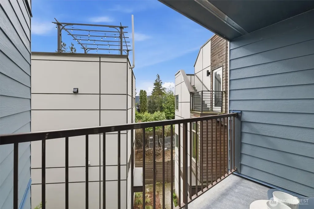 3045 20th Avenue W Seattle WA 98199