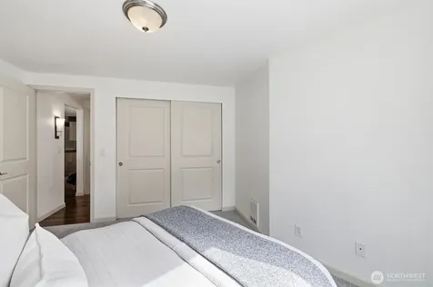 3045 20th Avenue W Seattle WA 98199
