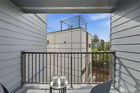 3045 20th Avenue W Seattle WA 98199