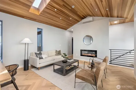 10731 17th Avenue NE Seattle WA 98125