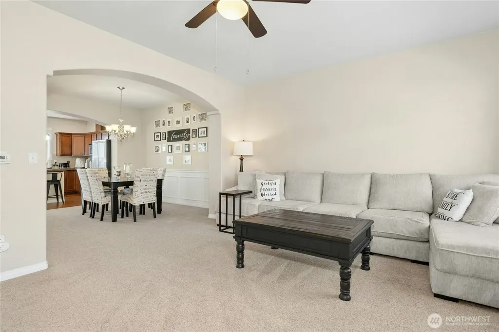 527 Pilchuck Path Everett WA 98201