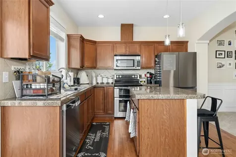 527 Pilchuck Path Everett WA 98201