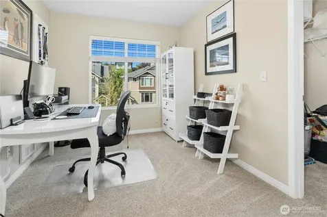 527 Pilchuck Path Everett WA 98201