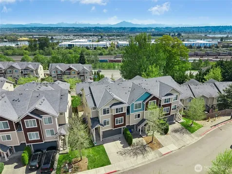 527 Pilchuck Path Everett WA 98201