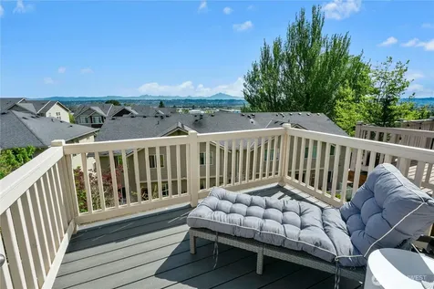 527 Pilchuck Path Everett WA 98201