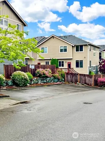 527 Pilchuck Path Everett WA 98201