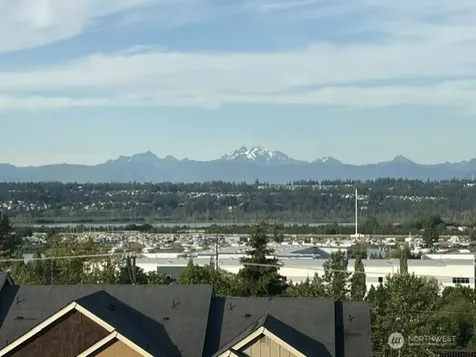 527 Pilchuck Path Everett WA 98201