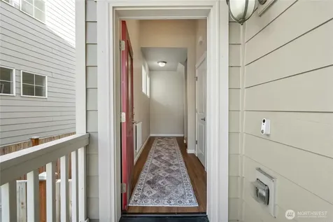527 Pilchuck Path Everett WA 98201