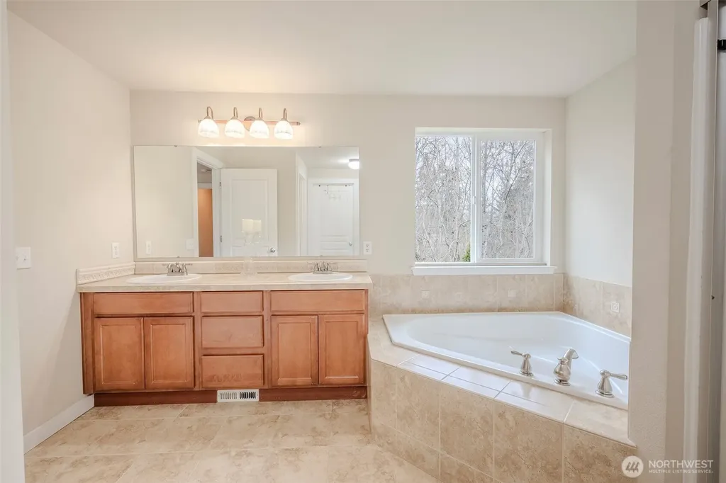 12707 12th Dr SE Everett WA 98208