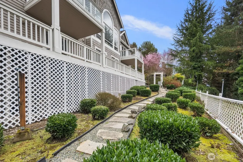1665 204th Avenue NE Sammamish WA 98074