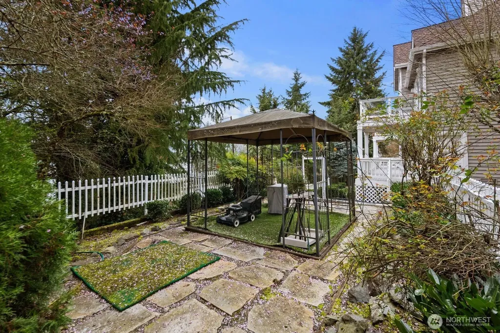 1665 204th Avenue NE Sammamish WA 98074