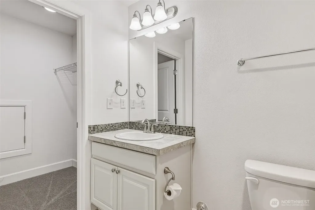 20042 94th Avenue NE Bothell WA 98011