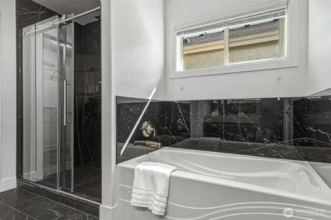 20042 94th Avenue NE Bothell WA 98011
