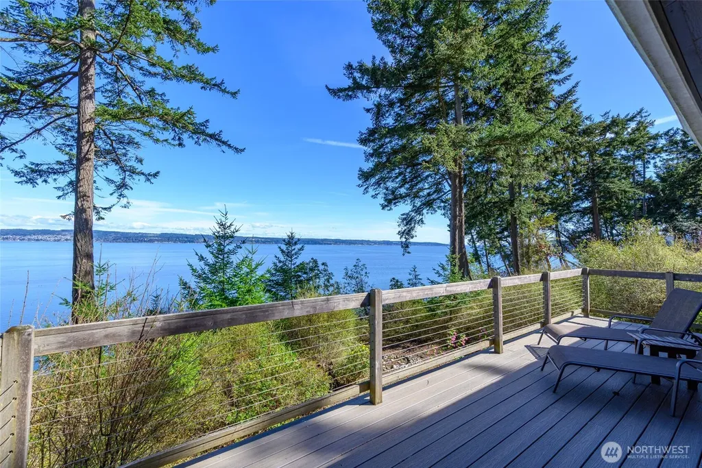 215 S Harrington Lagoon Road Coupeville WA 98239