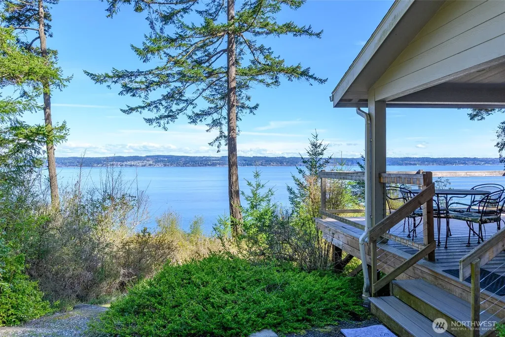 215 S Harrington Lagoon Road Coupeville WA 98239