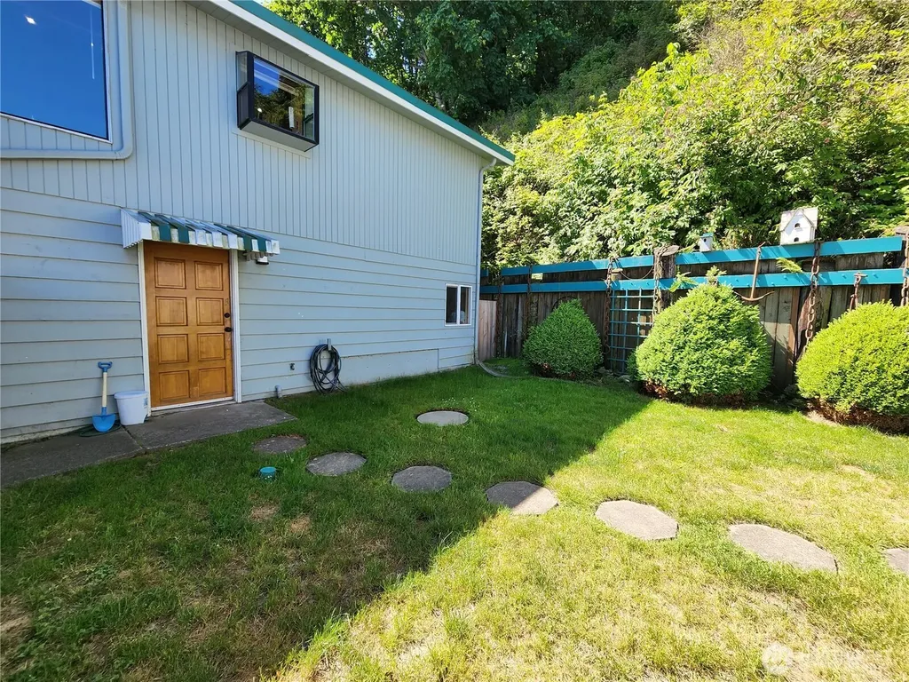 3202 Shoreline Drive Camano Island WA 98282