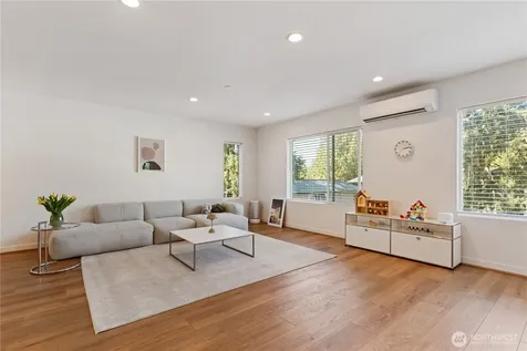 15538 NE 15th Place Bellevue WA 98007