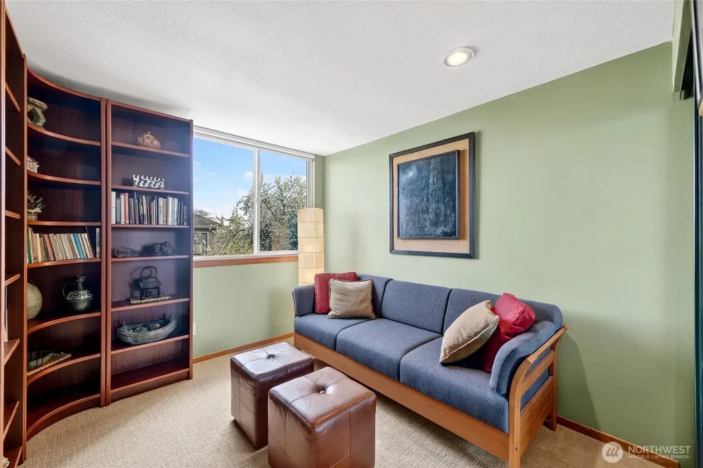 2350 10th Avenue E Seattle WA 98102