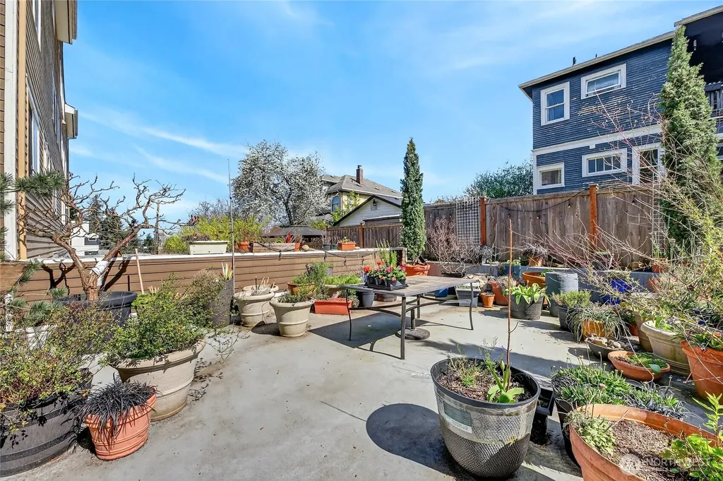 2350 10th Avenue E Seattle WA 98102