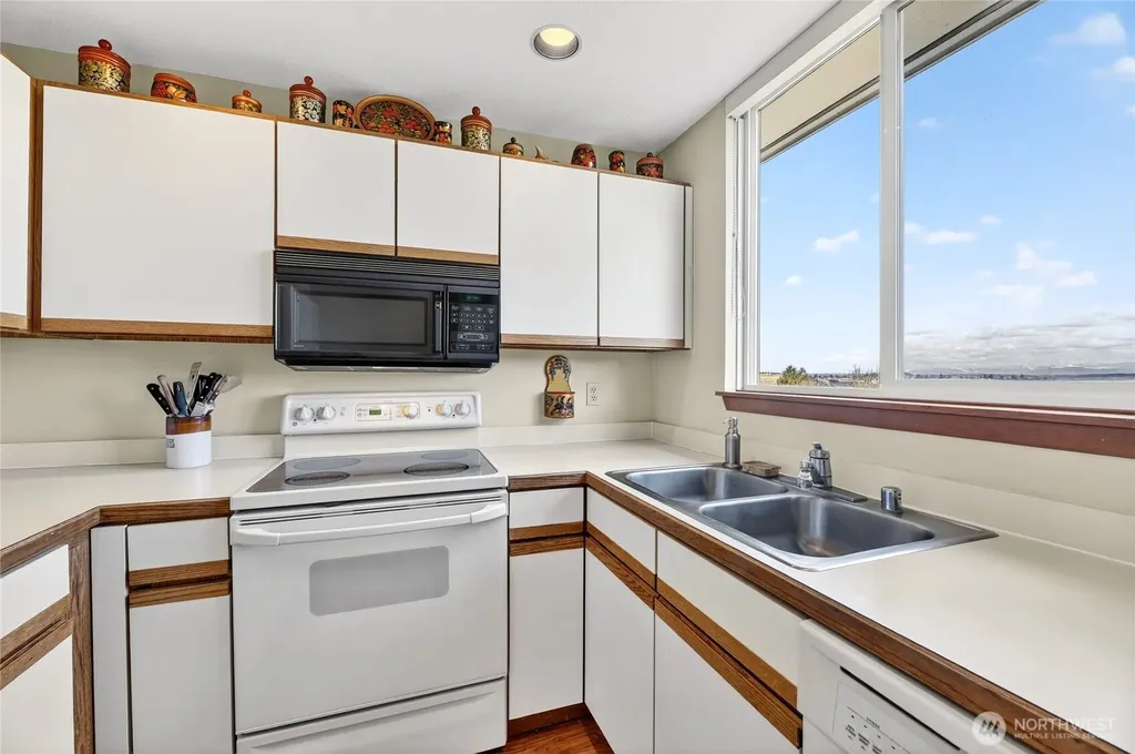 2350 10th Avenue E Seattle WA 98102