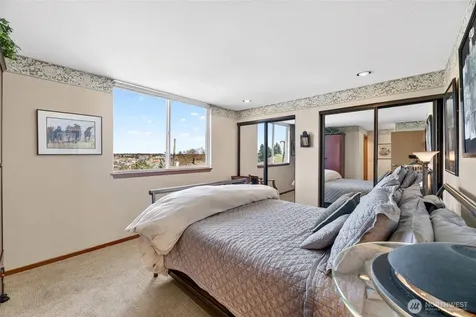 2350 10th Avenue E Seattle WA 98102