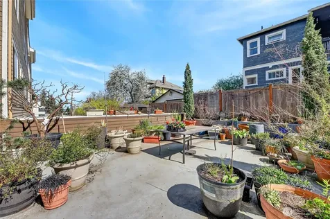 2350 10th Avenue E Seattle WA 98102