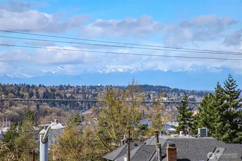 2350 10th Avenue E Seattle WA 98102