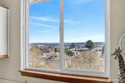 2350 10th Avenue E Seattle WA 98102