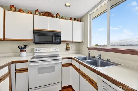 2350 10th Avenue E Seattle WA 98102