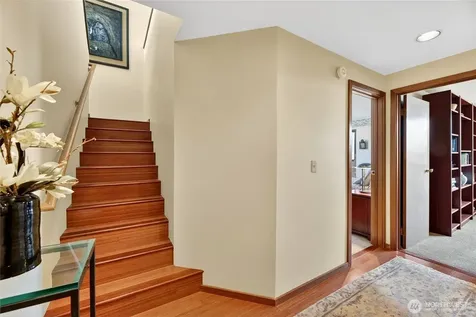2350 10th Avenue E Seattle WA 98102