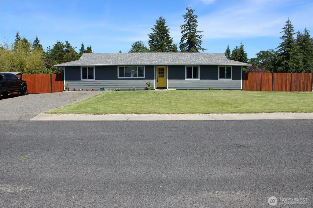 402 California Avenue N Rainier WA 98576