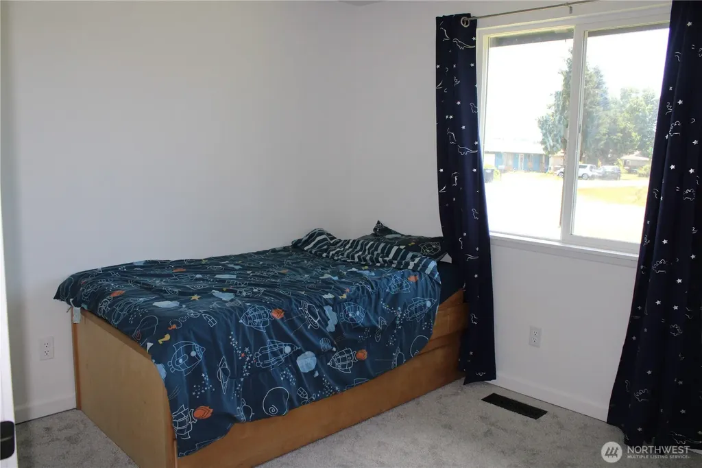 402 California Avenue N Rainier WA 98576