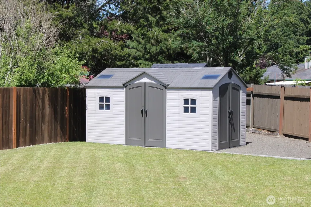 402 California Avenue N Rainier WA 98576