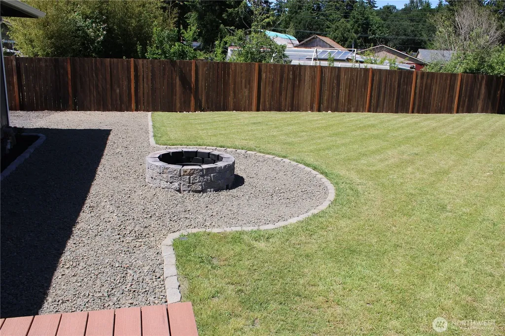 402 California Avenue N Rainier WA 98576