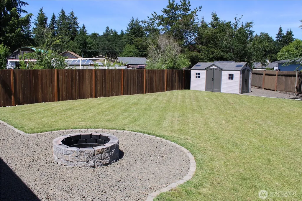 402 California Avenue N Rainier WA 98576