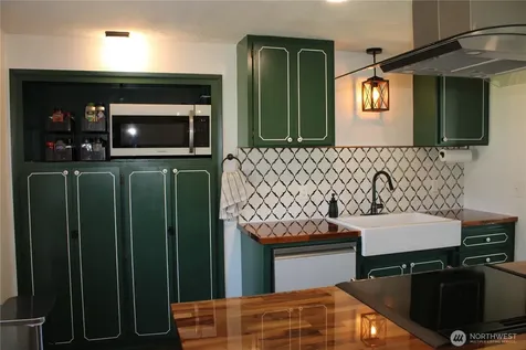 402 California Avenue N Rainier WA 98576