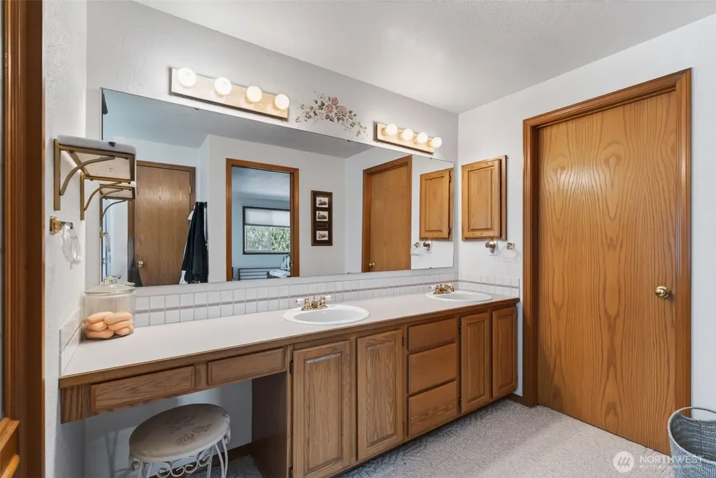 128 Jackson View Drive Chehalis WA 98532