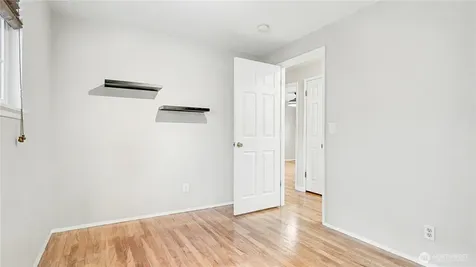 6201 Island Crest Way Mercer Island WA 98040