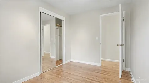 6201 Island Crest Way Mercer Island WA 98040