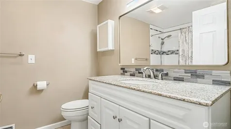 6201 Island Crest Way Mercer Island WA 98040