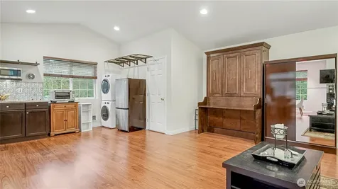 6201 Island Crest Way Mercer Island WA 98040