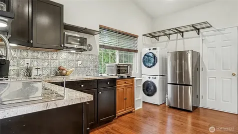 6201 Island Crest Way Mercer Island WA 98040