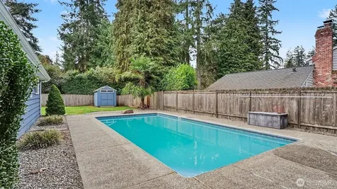 6201 Island Crest Way Mercer Island WA 98040