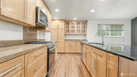 6201 Island Crest Way Mercer Island WA 98040