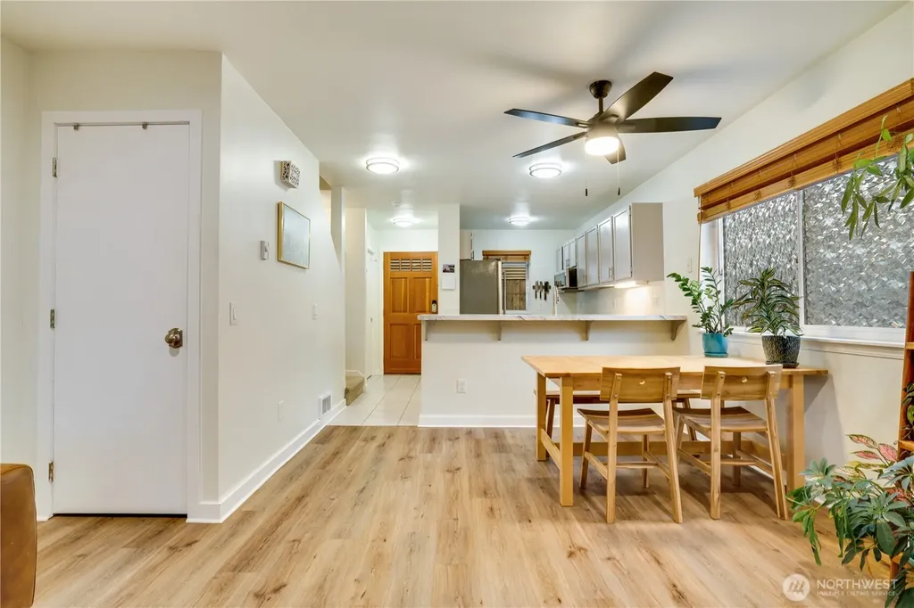10319 Midvale Avenue N Seattle WA 98133
