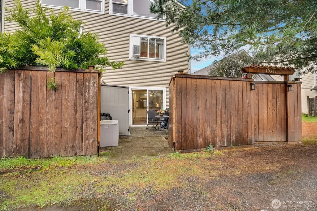 10319 Midvale Avenue N Seattle WA 98133