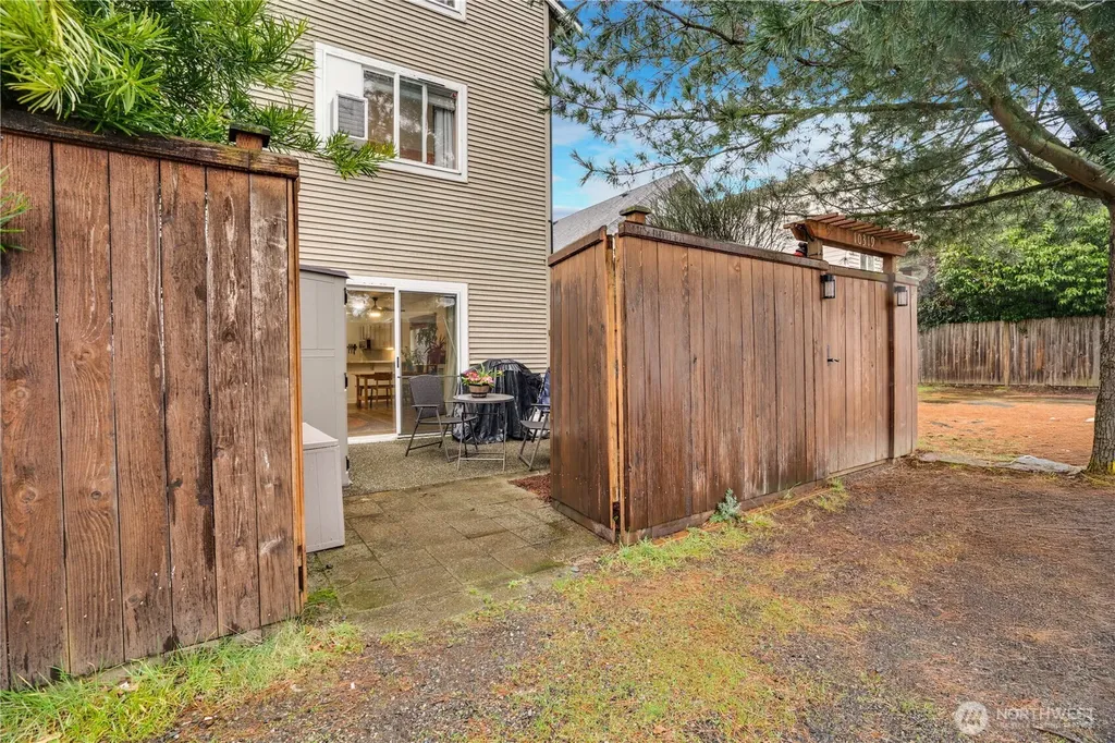 10319 Midvale Avenue N Seattle WA 98133