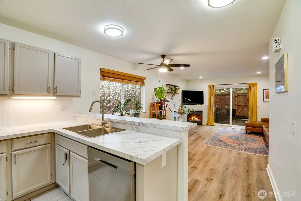 10319 Midvale Avenue N Seattle WA 98133