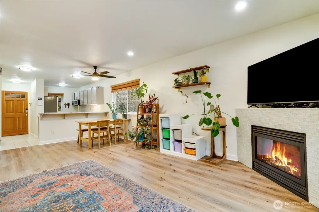 10319 Midvale Avenue N Seattle WA 98133