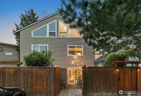 10319 Midvale Avenue N Seattle WA 98133